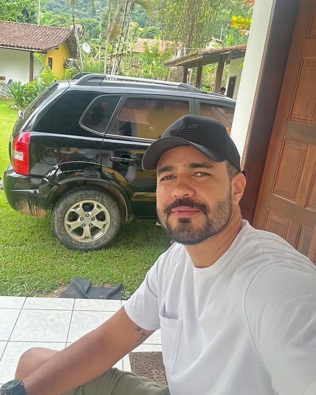 <em>Álvaro M. </em>